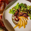 Салат с куриной печенью, грушей и сыром Дор Блю Шульц