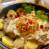 Шея под сырным соусом запеченная с картофелем Веранда
