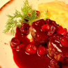 Медальоны под ягодным соусом с картофельным пюре Веранда
