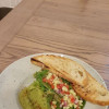 Гуакомоле с зелёным салатом и хрустящей чиабаттой Мука