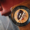 Качина грудка з кавово-вишневим соусом Грифель